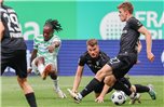 Der aus Gildehaus stammende Jano ter Horst (Nr. 27, hier gegen Noel Futkeu) bestritt gegen Fürth sein Debüt in der 2. Bundesliga. Foto: dpa